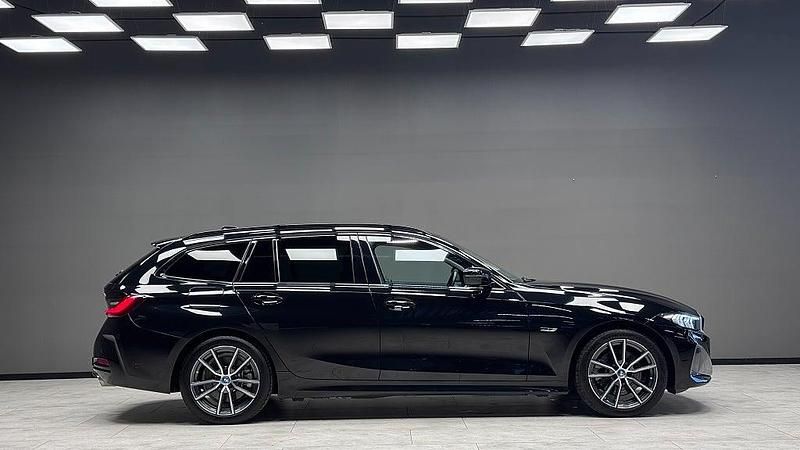 Begagnad BMW 330e 184 HK (135 kW) 2022 Svart Kombi