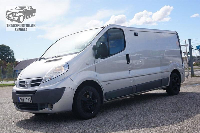Silver Begagnad 2012 Nissan Primastar Minibuss | 69 000 kr (Marknadspris) - Bild 1/4