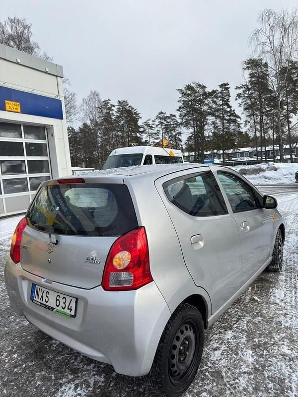 Begagnad 2010 Suzuki Alto Halvkombi | 34 000 kr (Lite dyr) - Bild 1/4