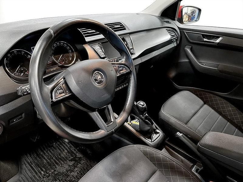 Begagnad Skoda Fabia Style 90 HK (66 kW) 2016 Röd Halvkombi