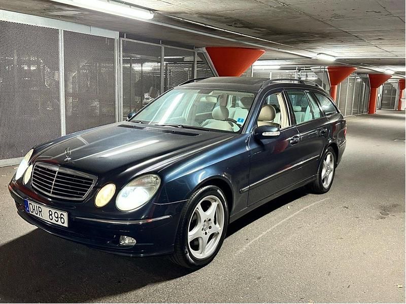 Blå Begagnad 2004 Mercedes E500 Avantgarde Kombi | 62 000 kr - Bild 1/4