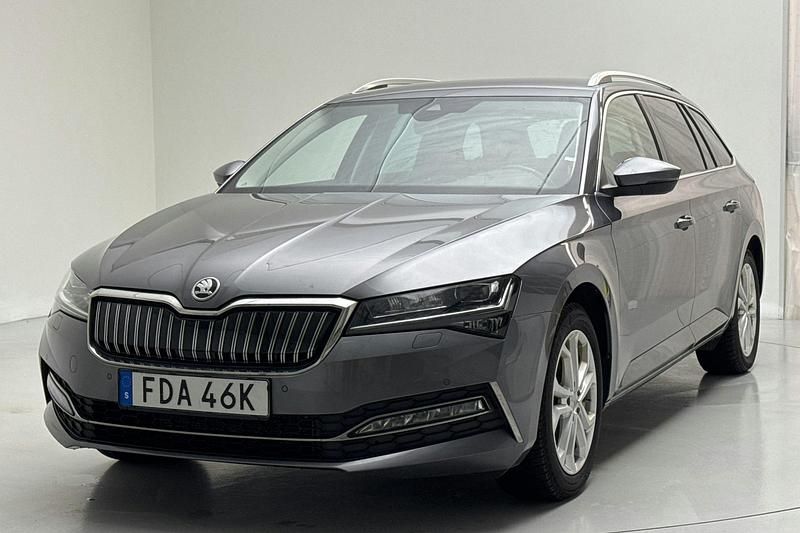 Begagnad Skoda Superb 218 HK (160 kW) 2023 Grå Kombi