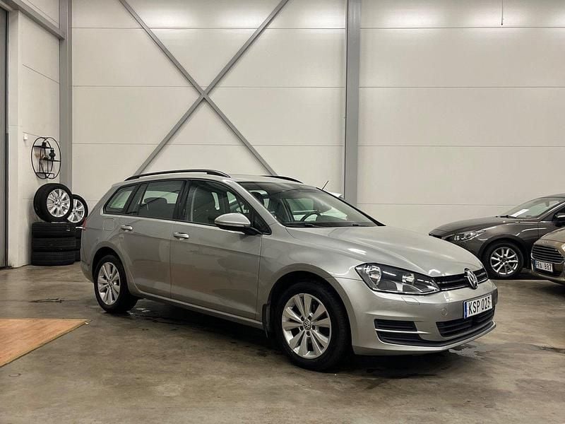 Silver Begagnad 2015 VW Golf VII Kombi | 124 900 kr (Marknadspris) - Bild 1/4