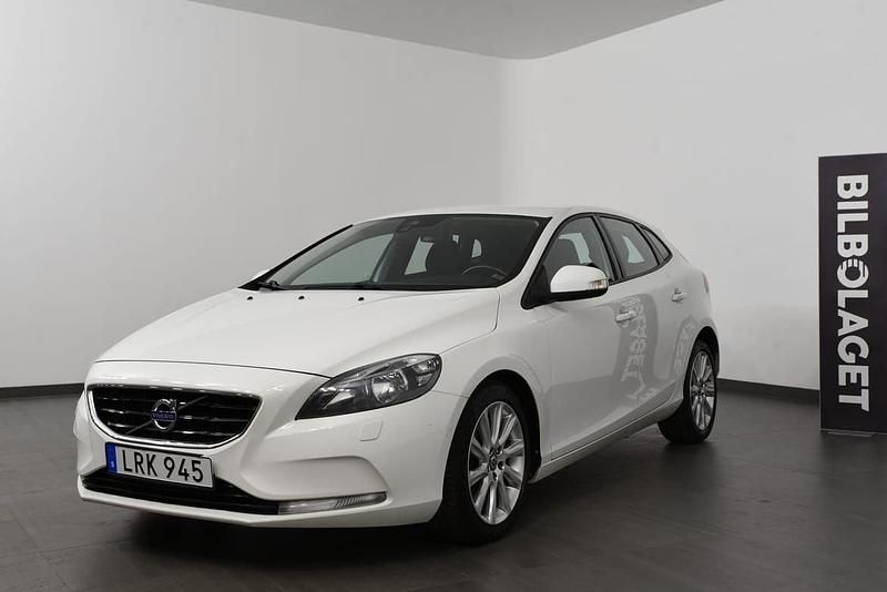 Vit Begagnad 2014 Volvo V40 Kinetic Kombi | 115 800 kr (Marknadspris) - Bild 1/4