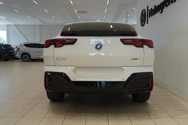 Begagnad BMW iX2 Efficient Dynamics 150 kW (204 HK) 2024 Vit SUV