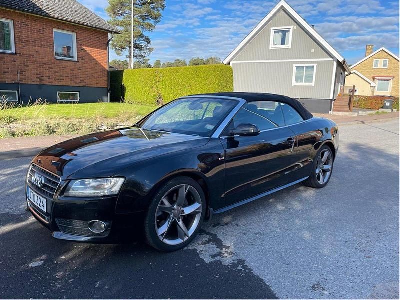 Svart Begagnad 2010 Audi A5 Cabriolet Comfort Cab | 129 500 kr (Marknadspris) - Bild 1/4