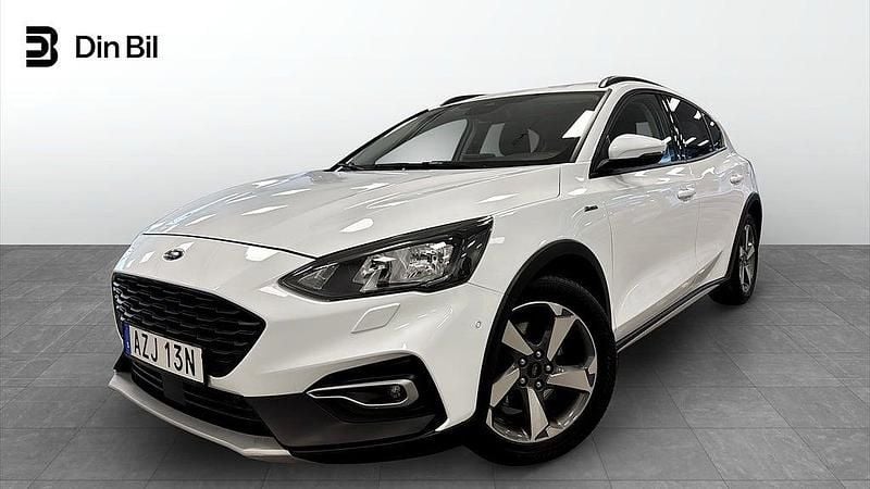 Vit Begagnad 2019 Ford Focus Active Halvkombi | 149 900 kr (Marknadspris) - Bild 1/4