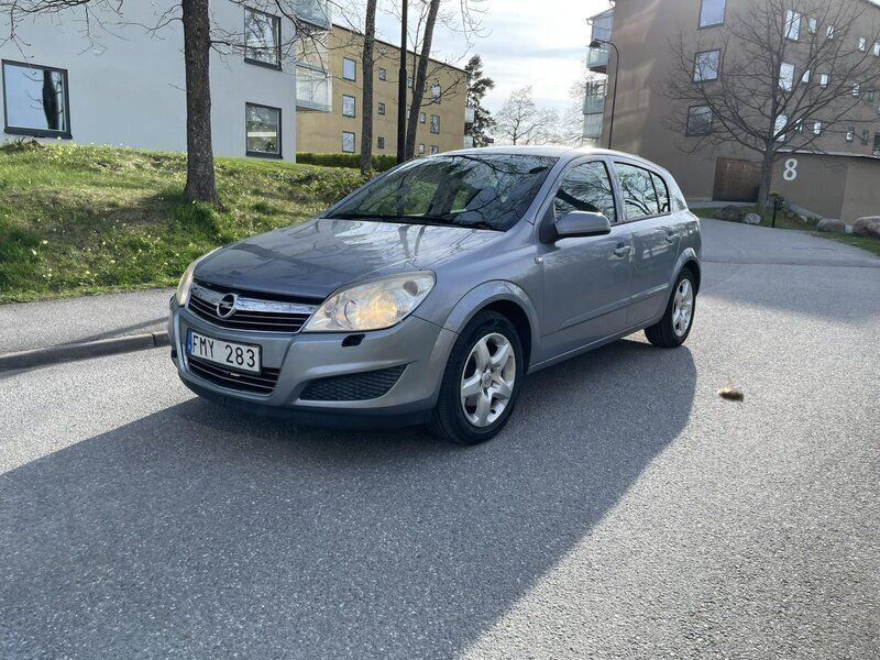 Grå Begagnad 2007 Opel Astra Halvkombi | 33 000 kr (Marknadspris) - Bild 1/4