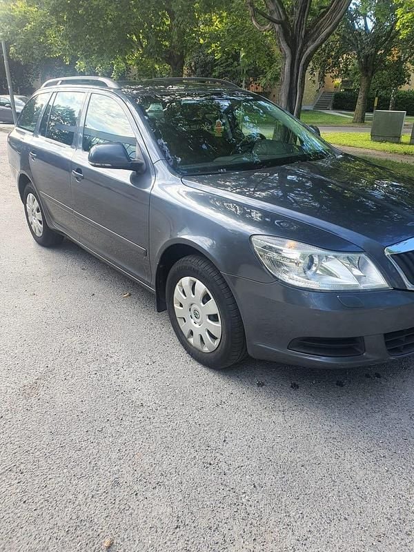 Begagnad 2011 Skoda Octavia Kombi | 42 000 kr (Bra pris) - Bild 1/4