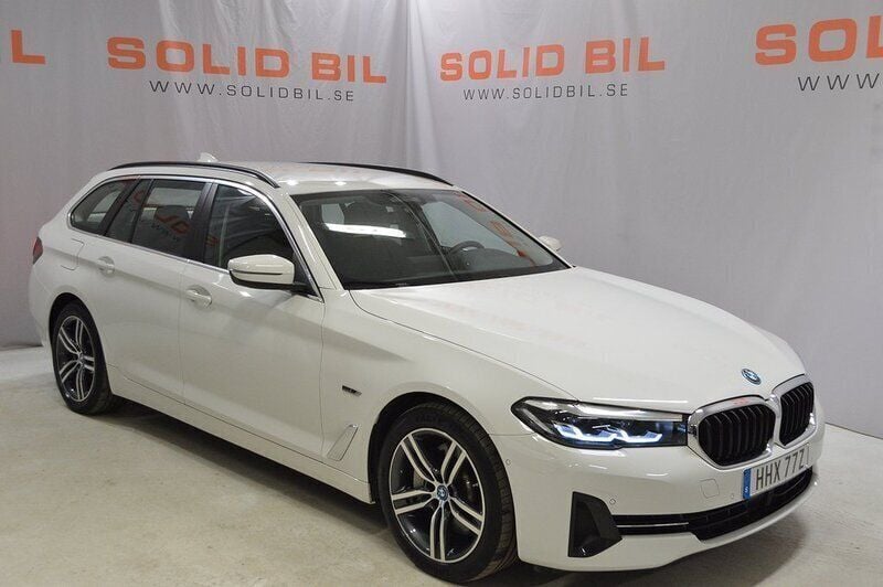 Vit Begagnad 2022 BMW 530e Kombi | 389 000 kr (Bra pris) - Bild 1/4