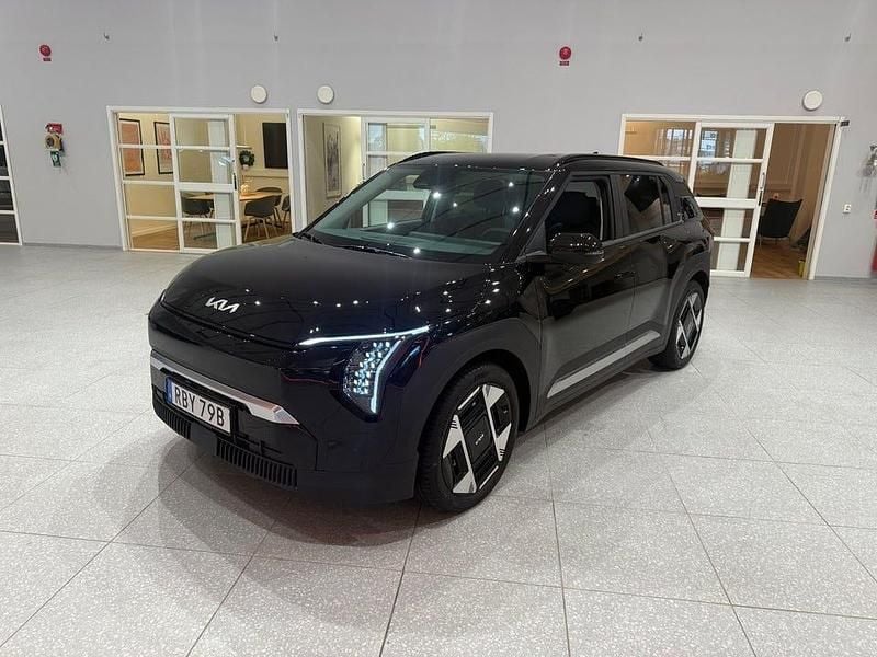 Svart Begagnad 2025 Kia EV3 Plus SUV | 479 900 kr (Marknadspris) - Bild 1/4
