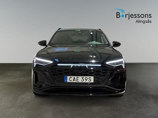 Begagnad Audi Q8 Sportback e-tron S-Line 300 kW (408 HK) 2023 Mytsvart metallic SUV