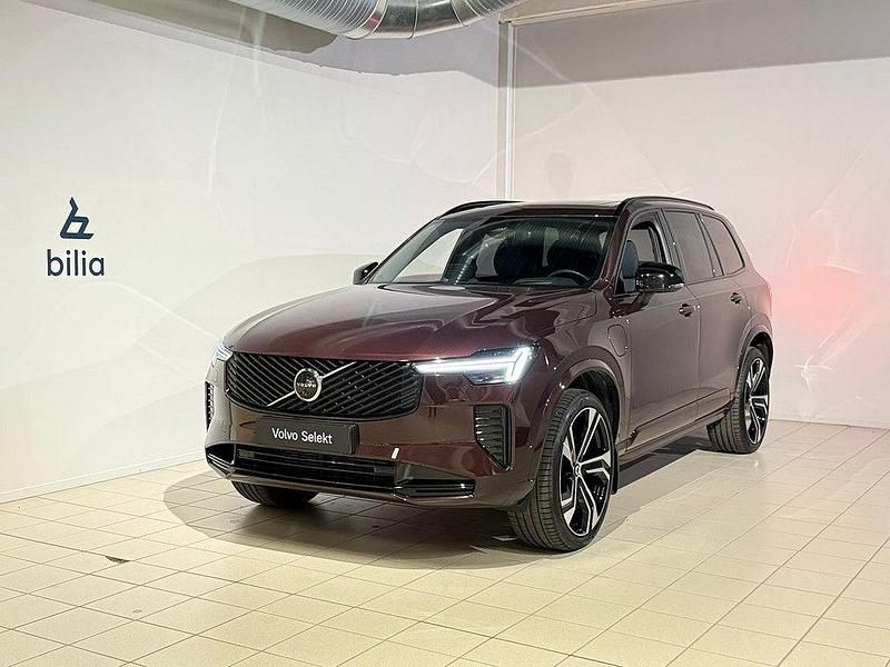Mörkröd Begagnad 2024 Volvo XC90 Ultra SUV | 939 900 kr - Bild 1/4