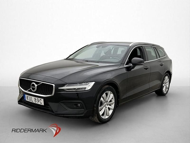 Begagnad Volvo V60 Momentum 197 HK (144 kW) 2020 Svart Kombi