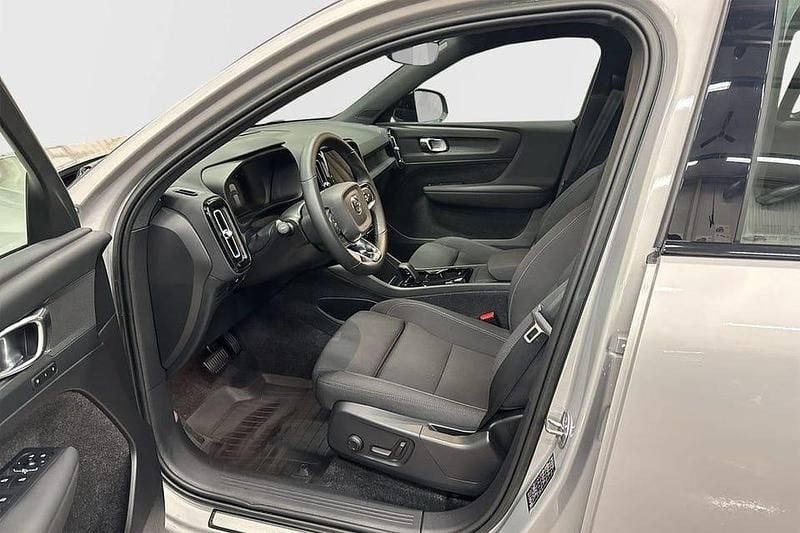 Begagnad Volvo XC40 Plus 175 kW (238 HK) 2023 Silver SUV