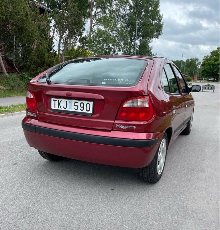 Röd Begagnad 2002 Renault Mégane II Authentique Halvkombi | 16 900 kr (Bra pris) - Bild 1/4