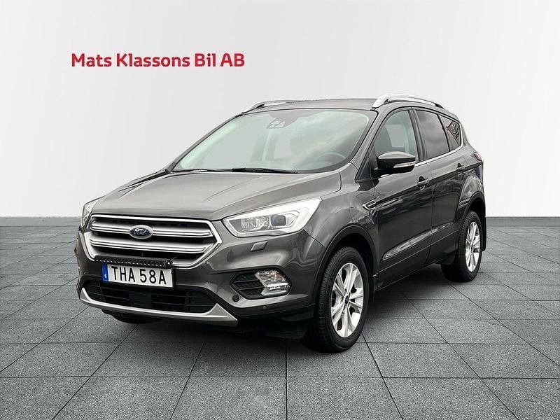 Grå Begagnad 2019 Ford Kuga Titanium SUV | 189 000 kr (Lite dyr) - Bild 1/4