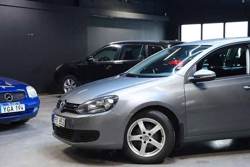 Begagnad VW Golf VI 105 HK (77 kW) 2011 Grå Halvkombi