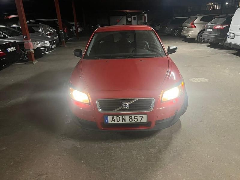 Röd Begagnad 2007 Volvo C30 Halvkombi | 26 900 kr (Marknadspris) - Bild 1/4