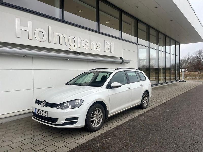 Vit Begagnad 2015 VW Golf VII Kombi | 74 800 kr (Marknadspris) - Bild 1/4