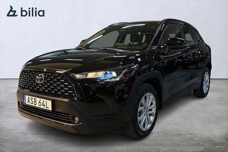 Svart Begagnad 2024 Toyota Corolla Cross Active SUV | 379 900 kr - Bild 1/4