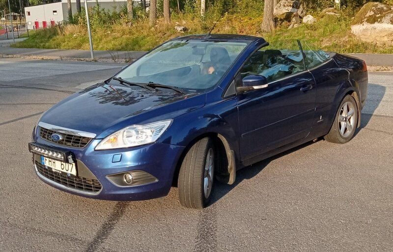 Blå Begagnad 2010 Ford Focus Cabriolet Trend Cab | 32 000 kr - Bild 1/4