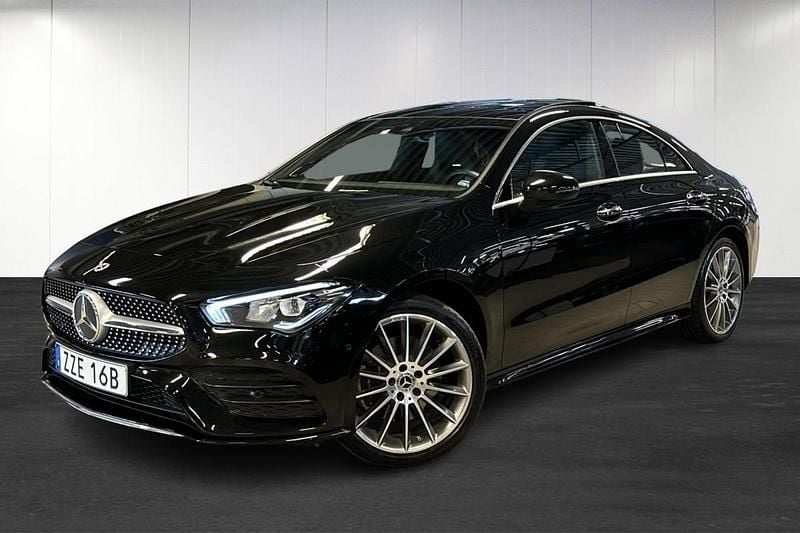 Svart (black) Begagnad 2023 Mercedes CLA250e AMG line Sedan | 389 900 kr - Bild 1/4
