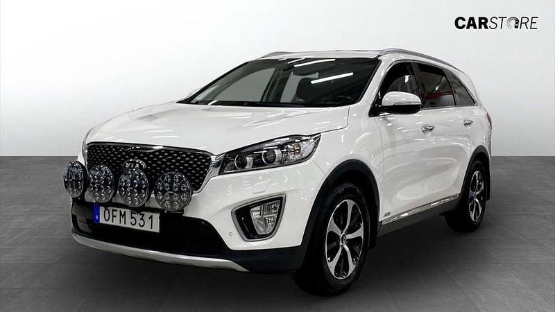 Vit (white) Begagnad 2016 Kia Sorento 2 SUV | 199 900 kr (Bra pris) - Bild 1/4
