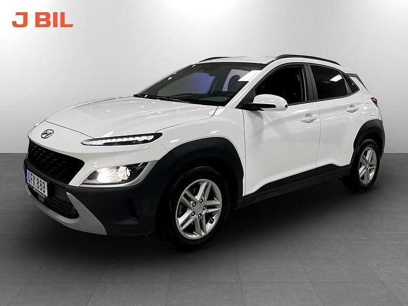 Vit Begagnad 2022 Hyundai Kona Essential SUV | 194 900 kr (Marknadspris) - Bild 1/3