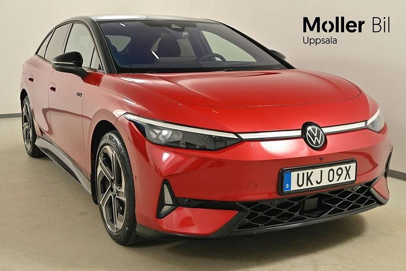 Röd Ny 2025 VW ID.7 GTX Sedan | 695 000 kr (Marknadspris) - Bild 1/4