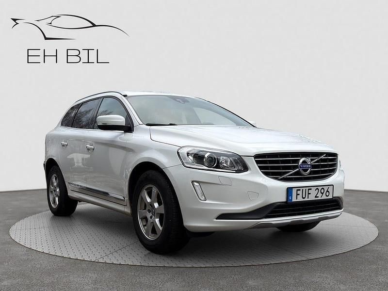 Begagnad Volvo XC60 Summum 150 HK (110 kW) 2016 Vit SUV