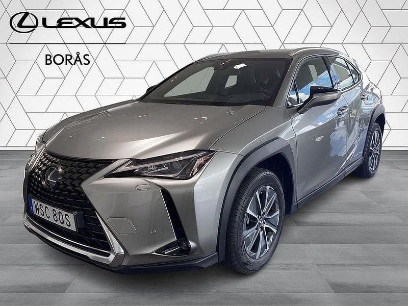 Ljusgrå (grå) Begagnad 2021 Lexus UX 300e SUV | 289 900 kr (Marknadspris) - Bild 1/4