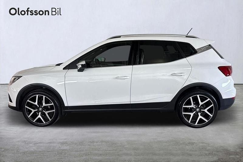 Vit Begagnad 2019 Seat Arona FR SUV | 159 000 kr (Marknadspris) - Bild 1/4