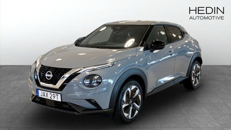 Ljusgrå (grey) Ny 2025 Nissan Juke Tekna SUV | 340 000 kr - Bild 1/4