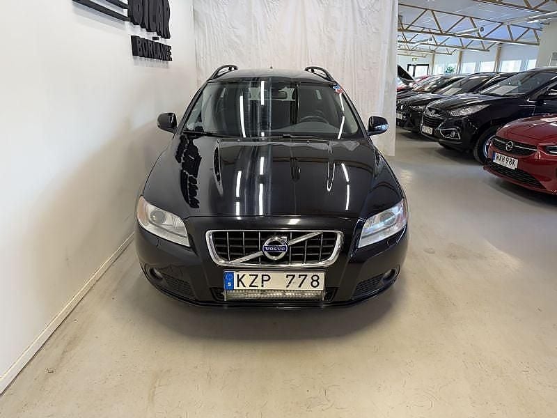 Begagnad Volvo V70 Momentum 163 HK (119 kW) 2010 Svart Kombi