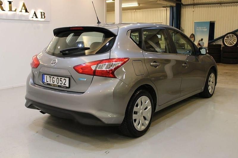 Begagnad Nissan Pulsar 111 HK (81 kW) 2015 Grå Halvkombi