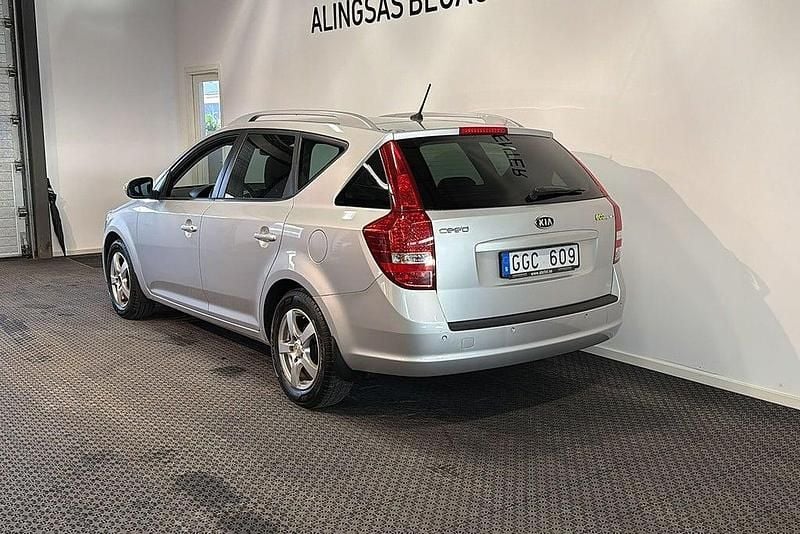 Begagnad Kia Ceed Sportswagon 116 HK (85 kW) 2010 Silver Kombi