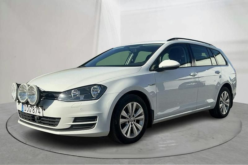 Vit Begagnad 2017 VW Golf VII | 120 000 kr - Bild 1/4