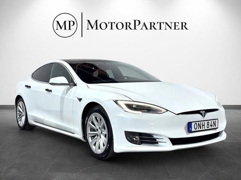 Vit Begagnad 2020 Tesla Model S Long Range AWD Halvkombi | 299 900 kr (Superpris) - Bild 1/4
