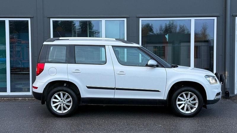 Vit Begagnad 2016 Skoda Yeti Outdoor SUV | 99 400 kr (Marknadspris) - Bild 1/4