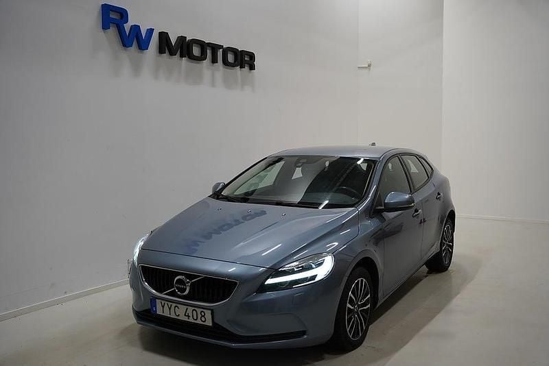 Begagnad Volvo V40 Momentum 120 HK (88 kW) 2017 Blå Halvkombi