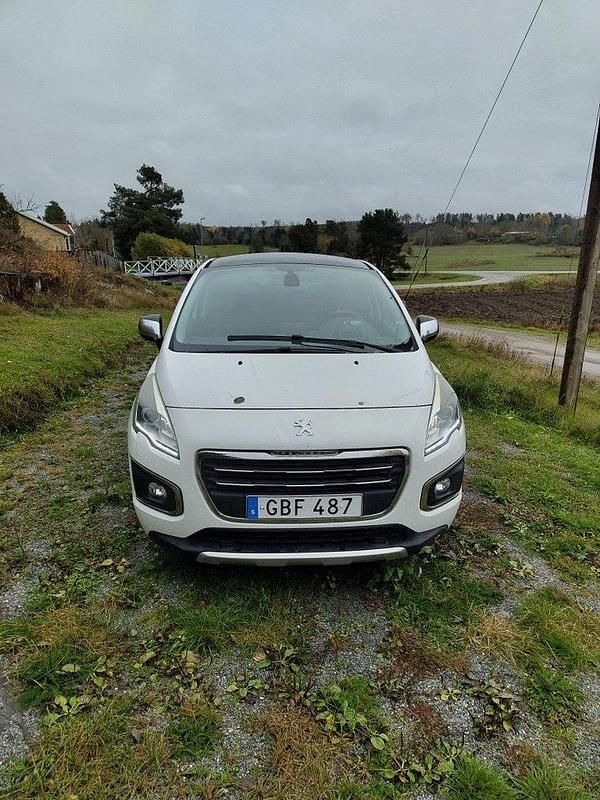 Vit Begagnad 2015 Peugeot 3008 Kombi | 89 000 kr (Marknadspris) - Bild 1/4