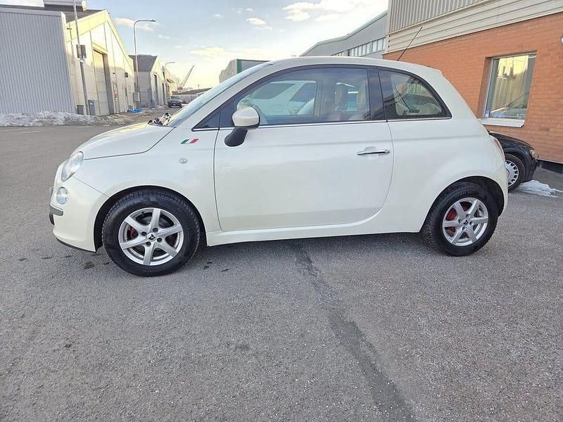 Begagnad Fiat 500 Lounge 69 HK (50 kW) 2012 Vit Halvkombi