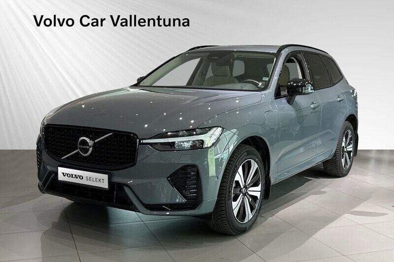 Grå Begagnad 2023 Volvo XC60 Plus SUV | 534 900 kr (Marknadspris) - Bild 1/3
