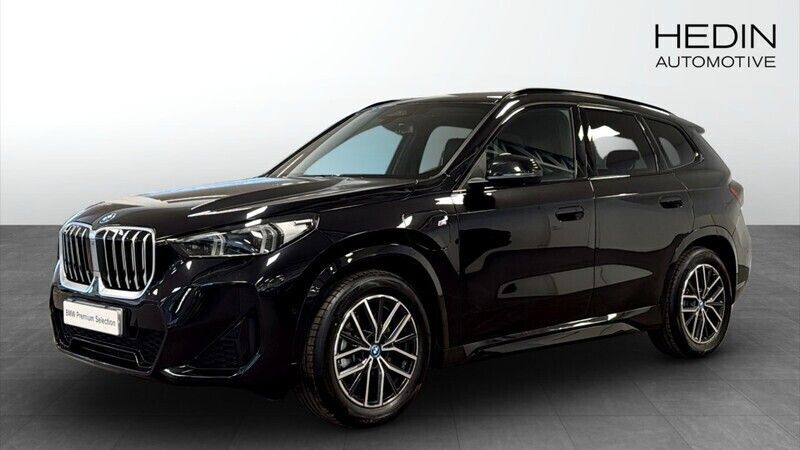Svart (black) Begagnad 2024 BMW X1 M Sport SUV | 538 700 kr (Lite dyr) - Bild 1/2