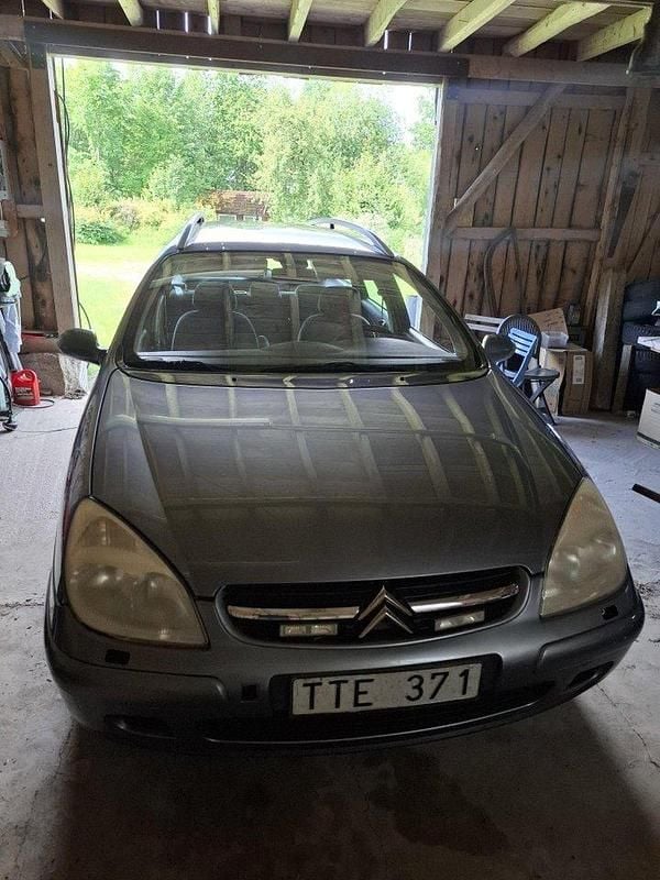 Grå Begagnad 2003 Citroën C5 Kombi | 15 500 kr (Marknadspris) - Bild 1/4