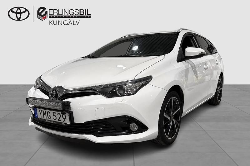 Vit Begagnad 2017 Toyota Auris Touring Sports Edition Kombi | 149 900 kr (Marknadspris) - Bild 1/3