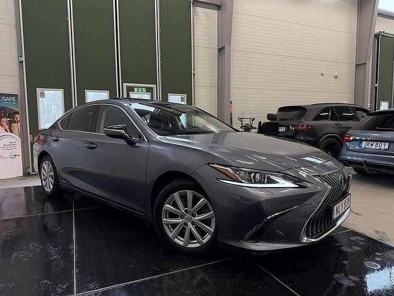 Begagnad Lexus ES300H Limited Edition 218 HK (160 kW) 2020 Grå Sedan