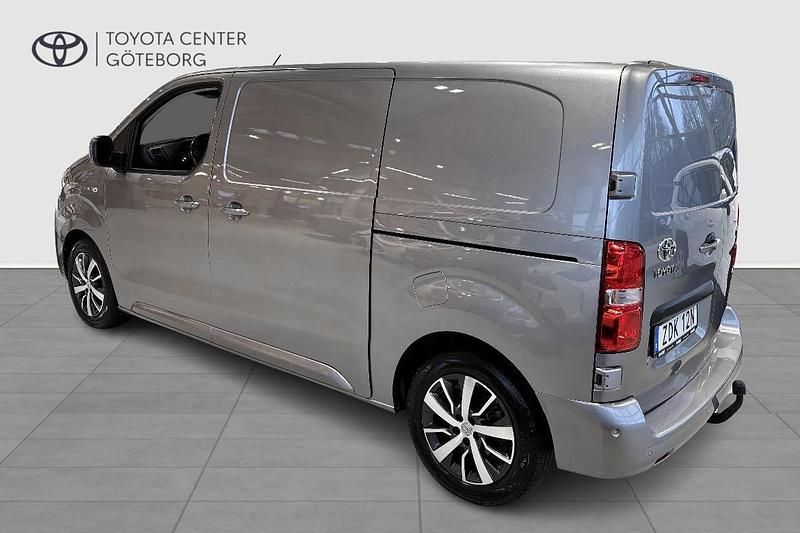 Begagnad Toyota Proace 100 kW (137 HK) 2021 Silver Minibuss