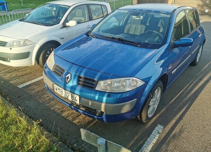 Blå Begagnad 2005 Renault Mégane II Halvkombi | 21 500 kr (Marknadspris) - Bild 1/4